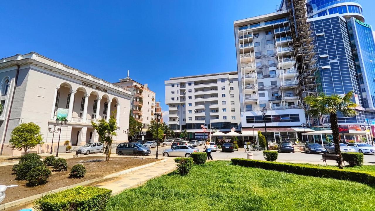 Appartamento Aria Con Vista Sul Teatro Migjeni Shkoder Exterior photo